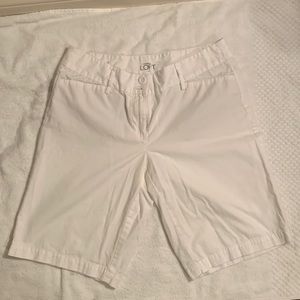 Ann Taylor LOFT White Shorts - Size 4 Curvy